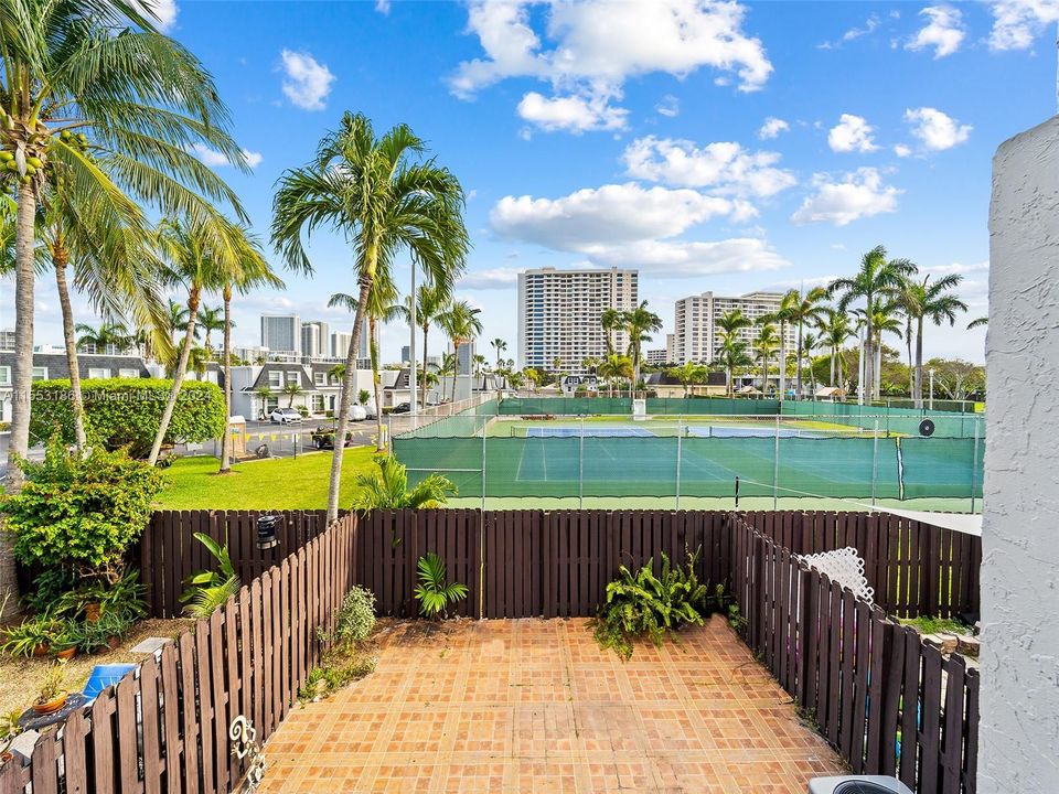 Recently Sold: $550,000 (3 beds, 2 baths, 2083 Square Feet)