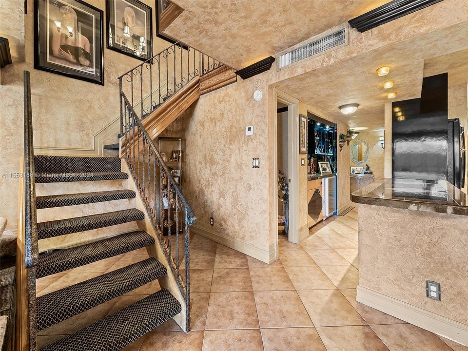 Recently Sold: $550,000 (3 beds, 2 baths, 2083 Square Feet)