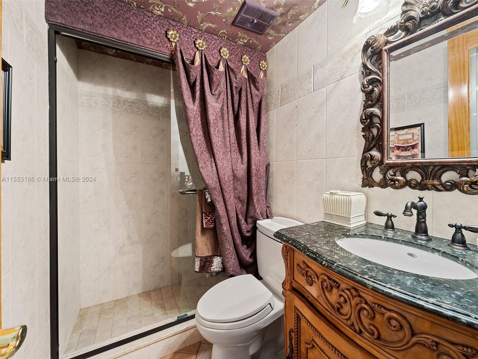 Recently Sold: $550,000 (3 beds, 2 baths, 2083 Square Feet)