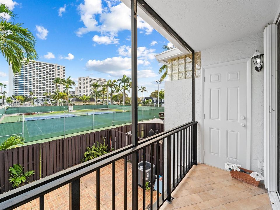 Recently Sold: $550,000 (3 beds, 2 baths, 2083 Square Feet)