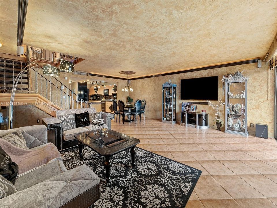 Recently Sold: $550,000 (3 beds, 2 baths, 2083 Square Feet)