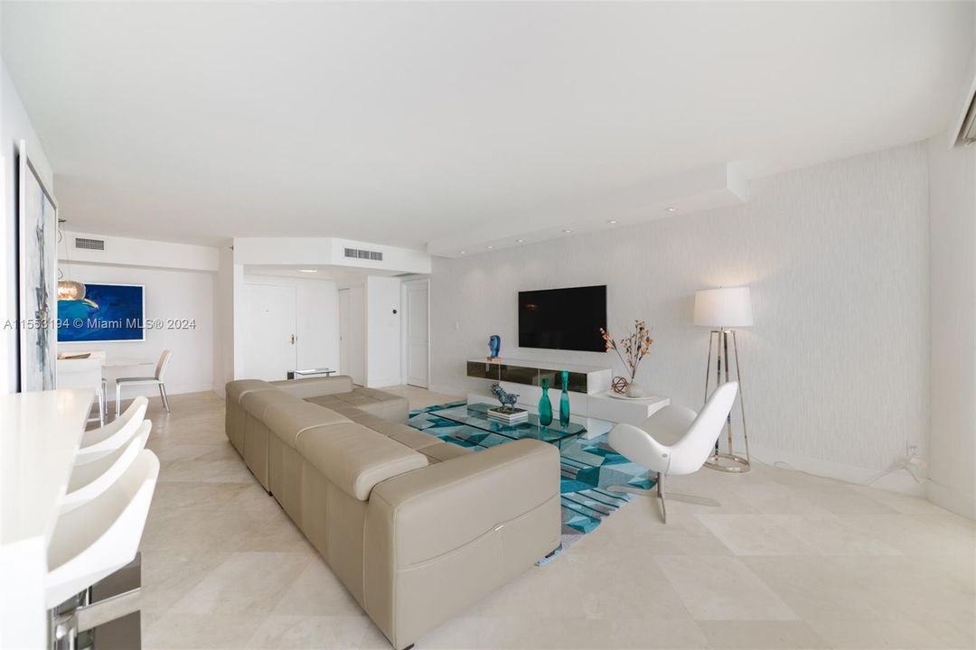 Recently Sold: $1,190,000 (2 beds, 2 baths, 1750 Square Feet)