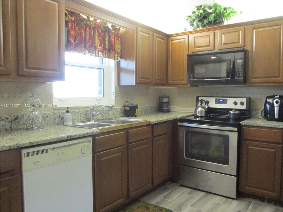 For Sale: $229,000 (2 beds, 2 baths, 1182 Square Feet)