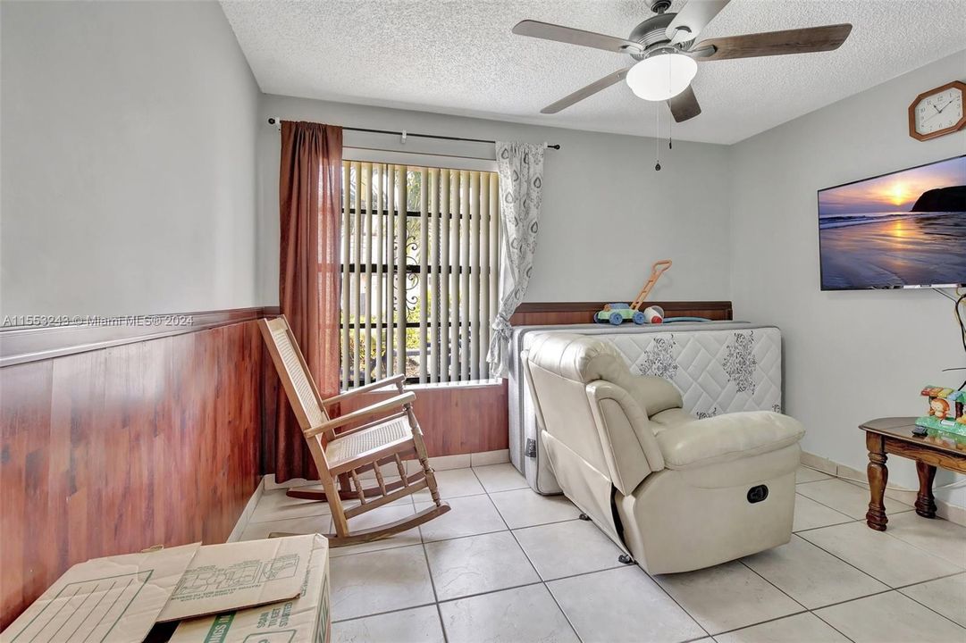 For Sale: $398,900 (3 beds, 2 baths, 1318 Square Feet)
