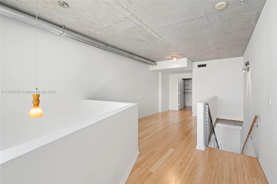 For Sale: $444,900 (1 beds, 1 baths, 868 Square Feet)