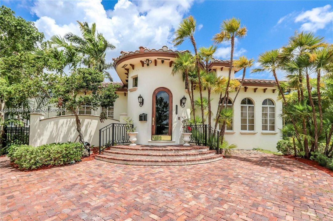 For Sale: $1,695,000 (5 beds, 3 baths, 2020 Square Feet)
