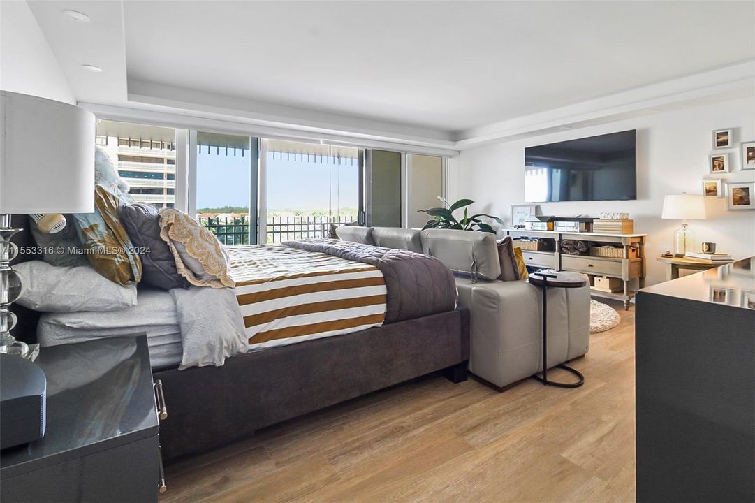 Active With Contract: $2,195,000 (3 beds, 2 baths, 2398 Square Feet)