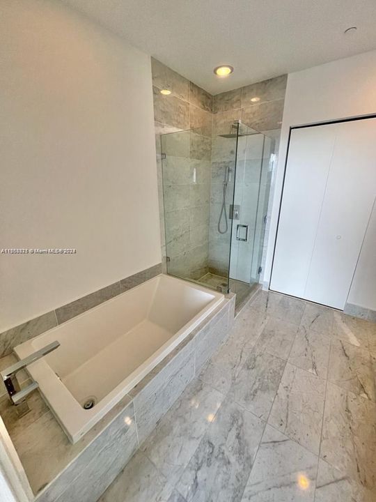 待售: $1,180,000 (2 贝兹, 2 浴室, 1253 平方英尺)