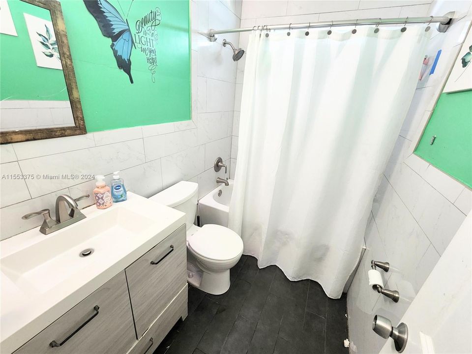 For Sale: $499,000 (2 beds, 1 baths, 964 Square Feet)