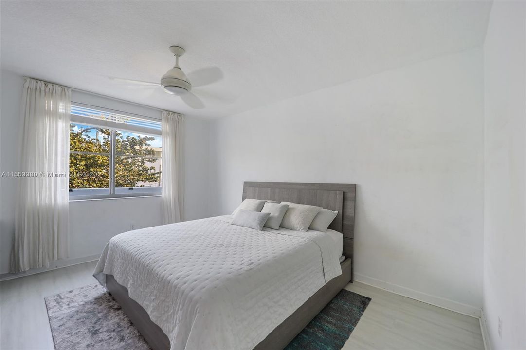 For Sale: $675,000 (1 beds, 1 baths, 686 Square Feet)