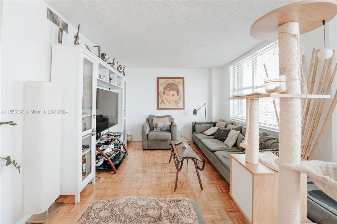 For Sale: $549,500 (2 beds, 2 baths, 1266 Square Feet)