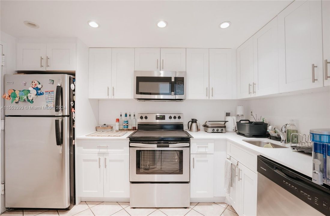 For Sale: $574,900 (2 beds, 2 baths, 1266 Square Feet)