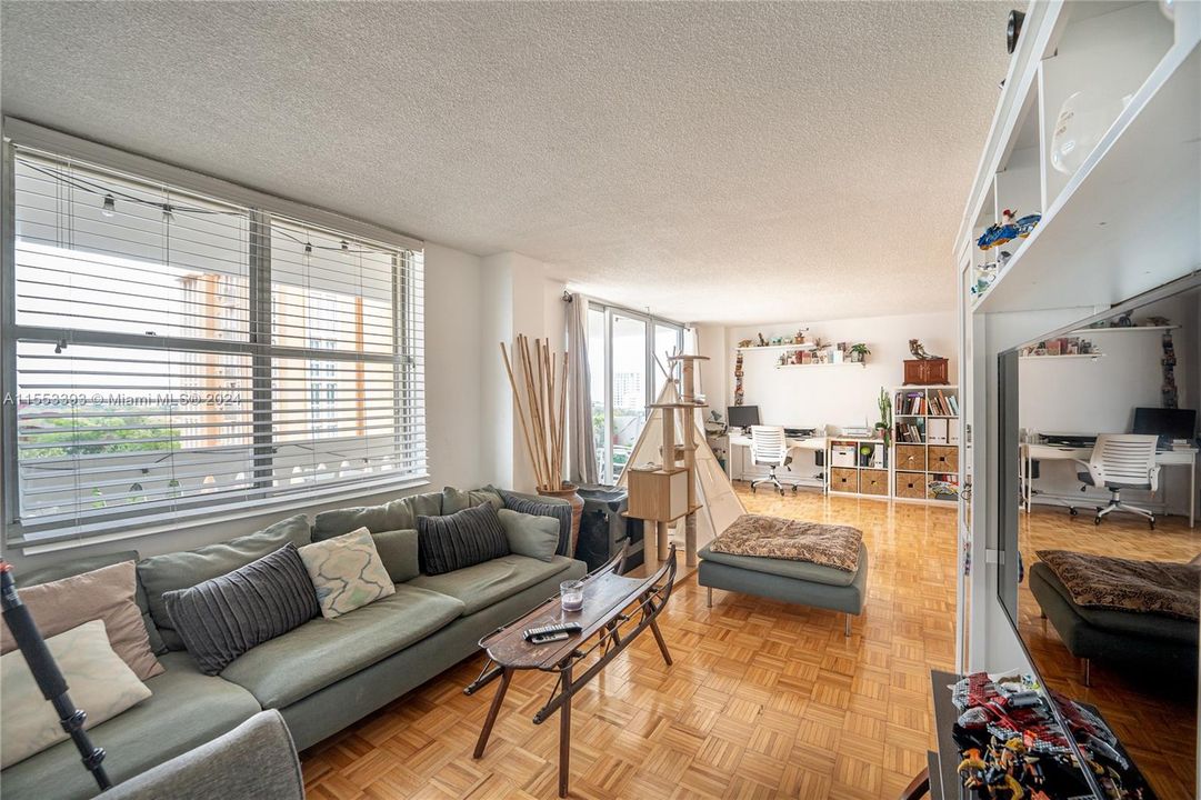 For Sale: $549,500 (2 beds, 2 baths, 1266 Square Feet)