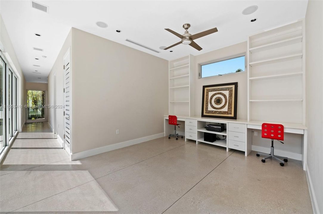 Vendido Recientemente: $5,250,000 (6 camas, 6 baños, 5404 Pies cuadrados)