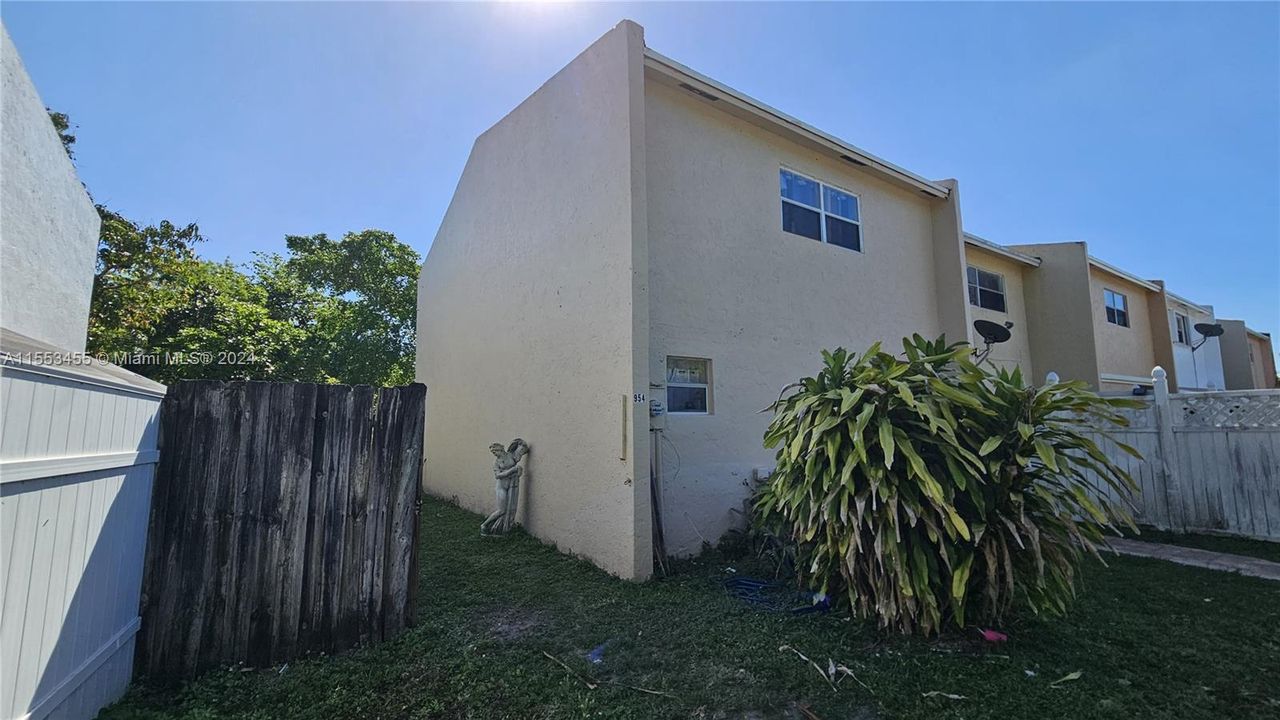 For Sale: $420,000 (4 beds, 2 baths, 1783 Square Feet)