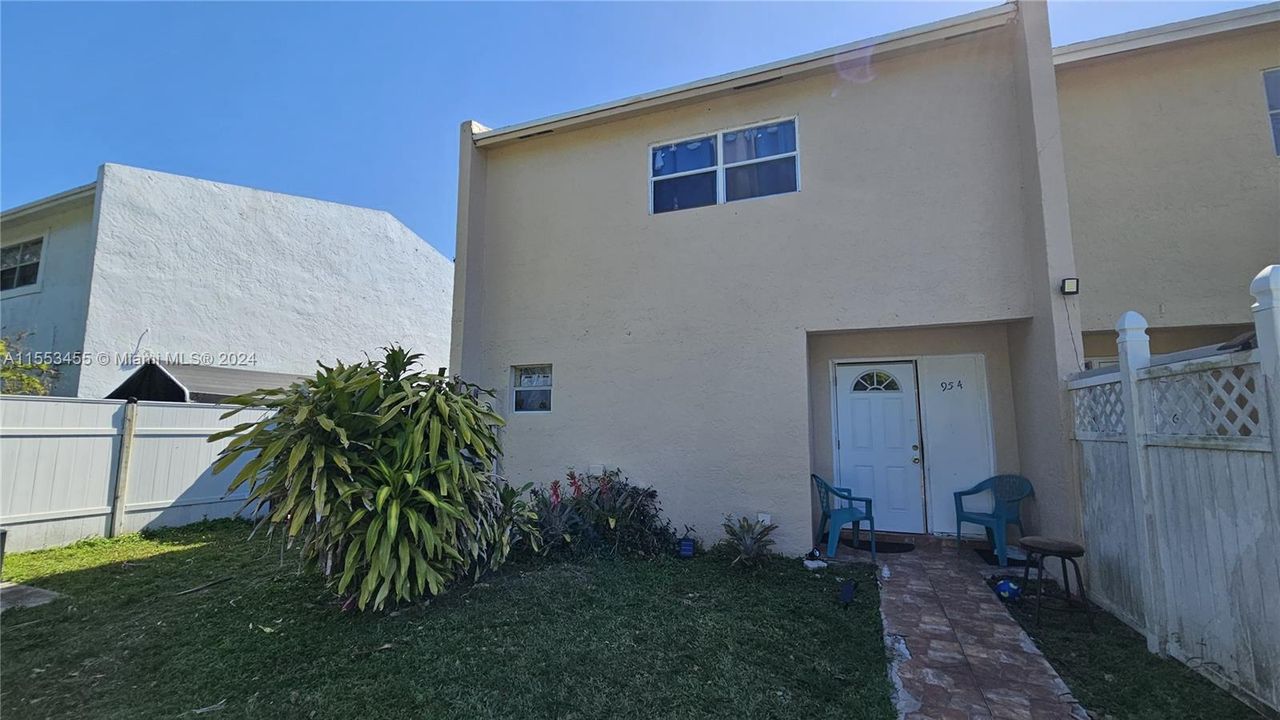 For Sale: $420,000 (4 beds, 2 baths, 1783 Square Feet)