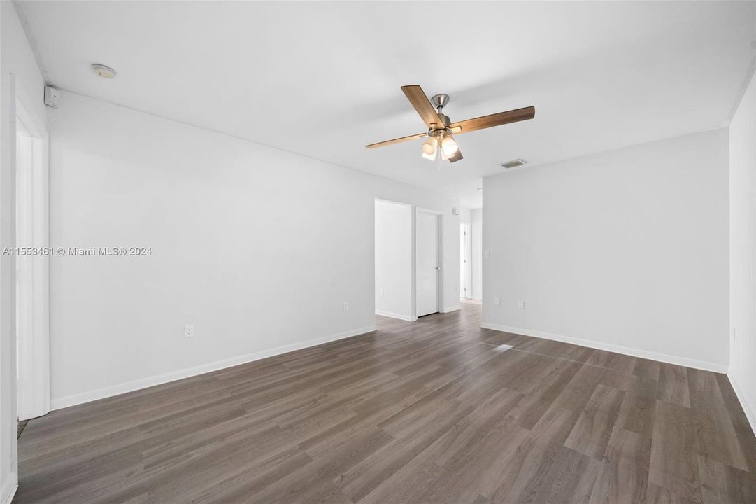 Active With Contract: $2,750 (3 beds, 2 baths, 1104 Square Feet)