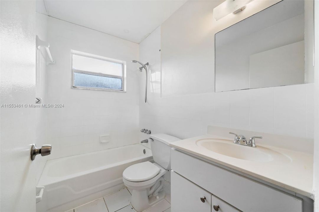合同活跃: $2,750 (3 贝兹, 2 浴室, 1104 平方英尺)