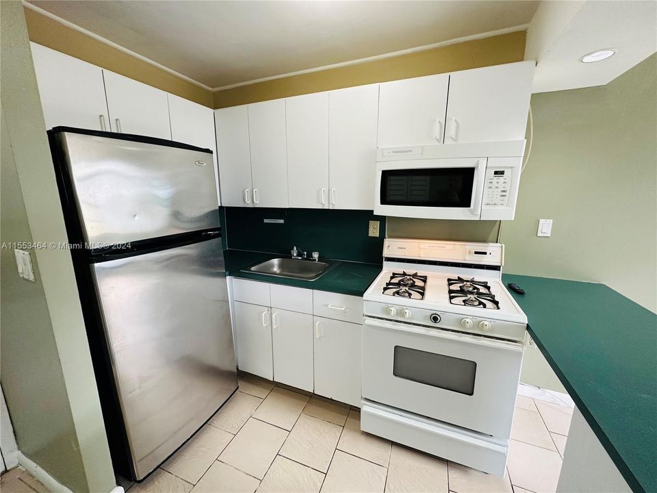 For Sale: $230,000 (0 beds, 1 baths, 400 Square Feet)