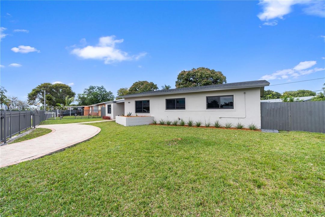 Active With Contract: $569,800 (4 beds, 2 baths, 0 Square Feet)