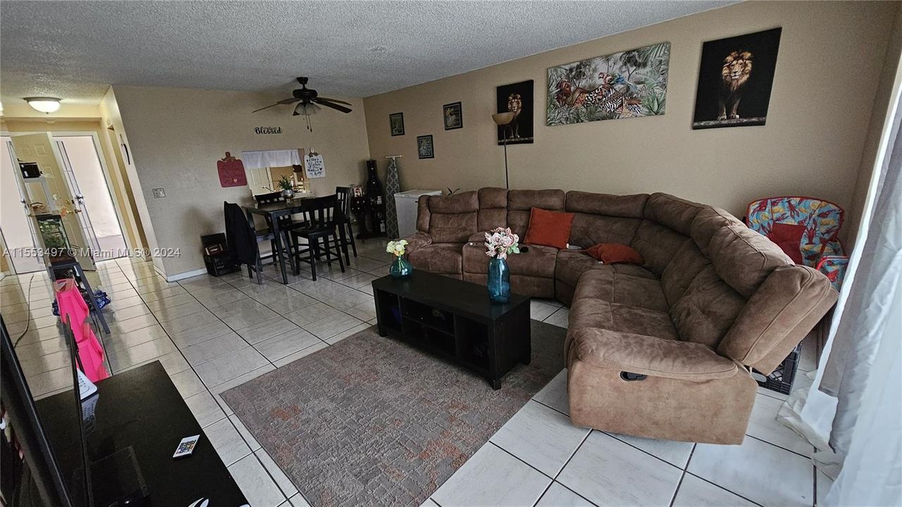 For Sale: $200,000 (3 beds, 2 baths, 1195 Square Feet)