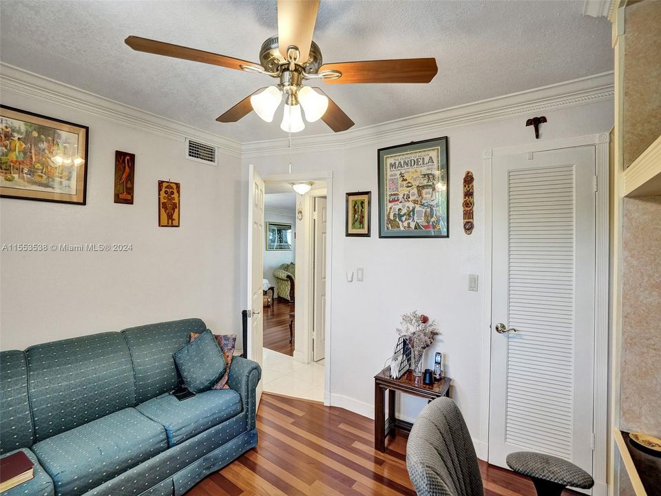 For Sale: $155,000 (2 beds, 2 baths, 850 Square Feet)