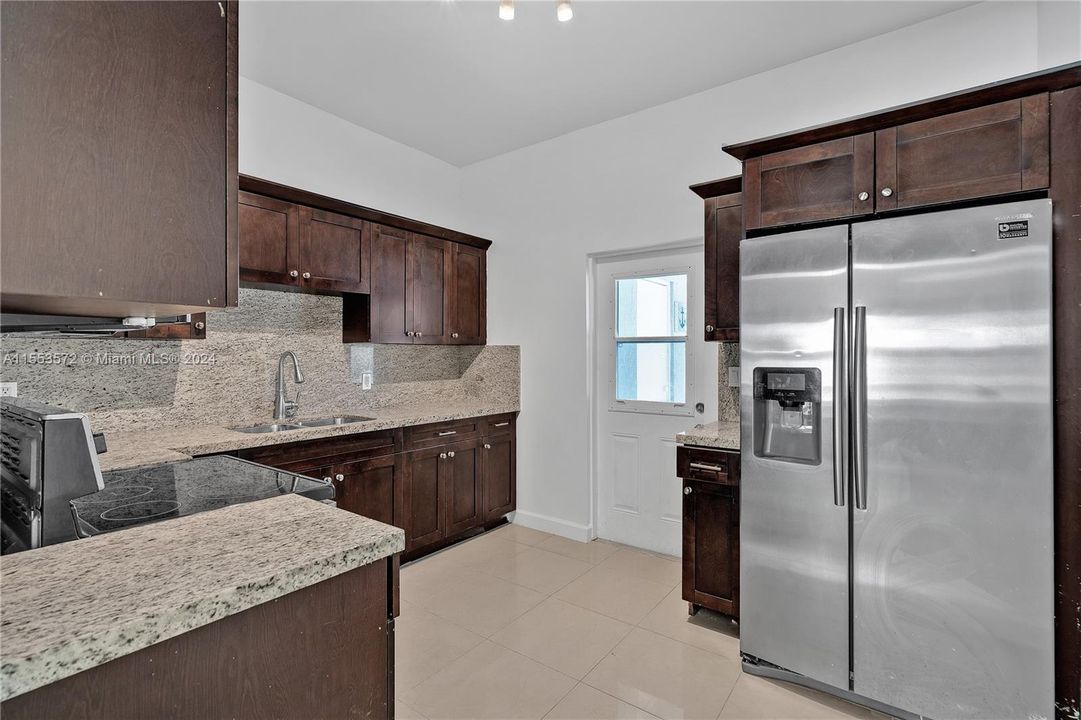 For Sale: $449,000 (4 beds, 1 baths, 1032 Square Feet)