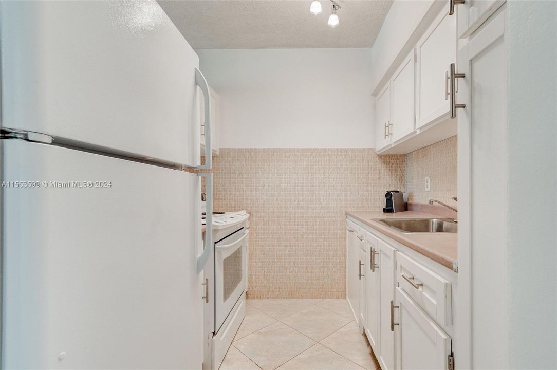 For Sale: $119,500 (1 beds, 1 baths, 625 Square Feet)