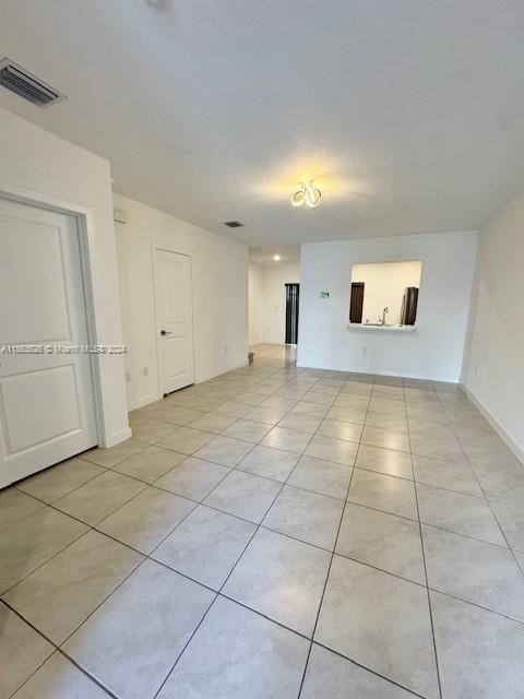 Active With Contract: $2,600 (3 beds, 3 baths, 1272 Square Feet)