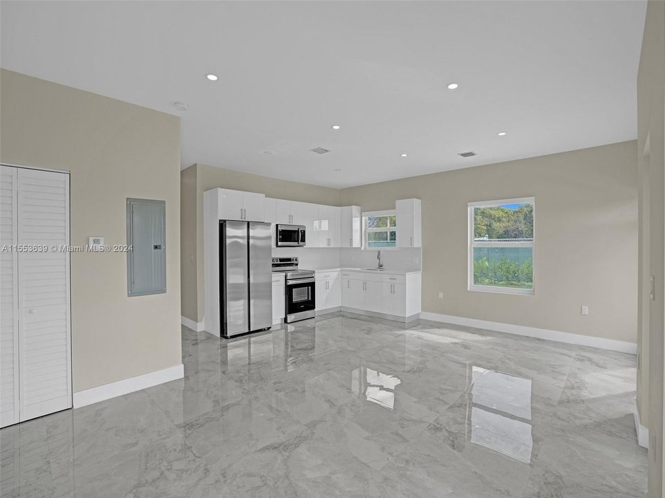 最近租的: $3,200 (3 贝兹, 2 浴室, 0 平方英尺)