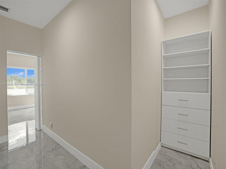 最近租的: $3,200 (3 贝兹, 2 浴室, 0 平方英尺)