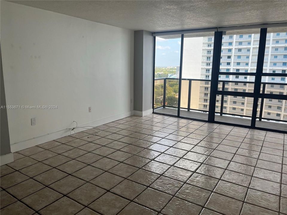 For Sale: $439,000 (1 beds, 1 baths, 768 Square Feet)