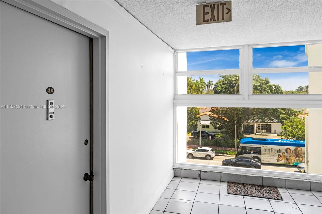 Active With Contract: $266,000 (1 beds, 1 baths, 785 Square Feet)