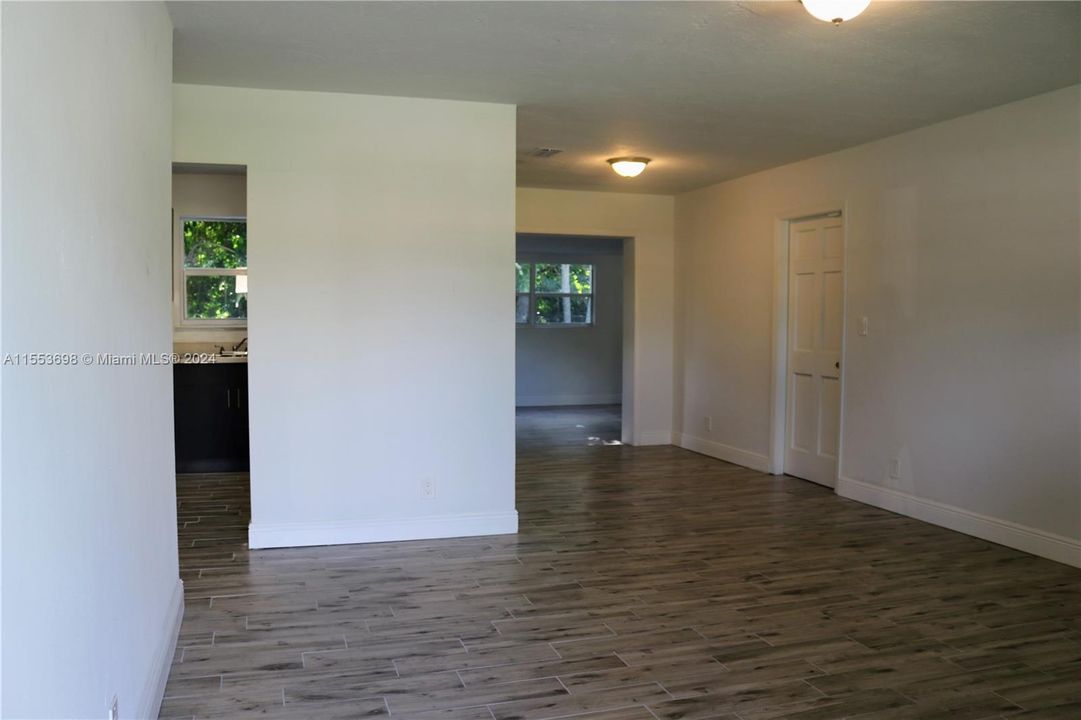 最近租的: $2,550 (3 贝兹, 2 浴室, 1120 平方英尺)