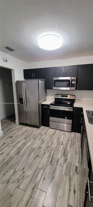 最近租的: $2,550 (3 贝兹, 2 浴室, 1120 平方英尺)