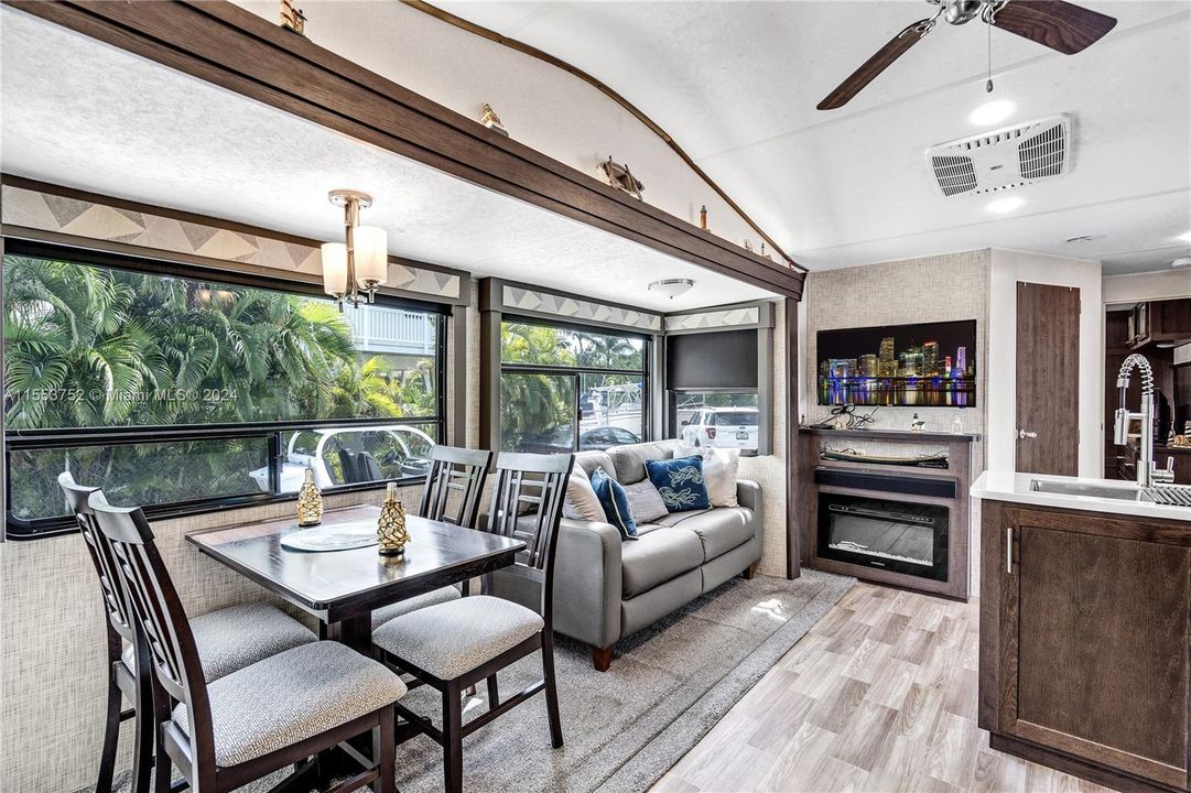 For Sale: $849,900 (2 beds, 2 baths, 400 Square Feet)