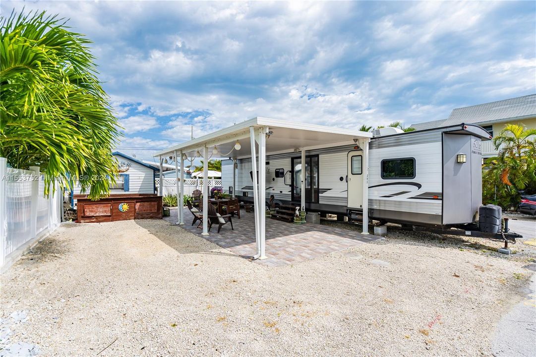 For Sale: $849,900 (2 beds, 2 baths, 400 Square Feet)