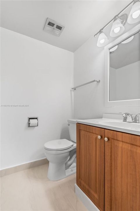 For Sale: $254,900 (1 beds, 1 baths, 741 Square Feet)