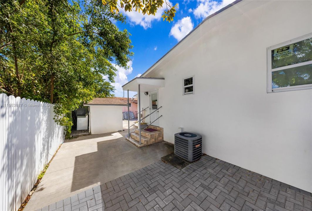 Active With Contract: $910,000 (0 beds, 0 baths, 2568 Square Feet)