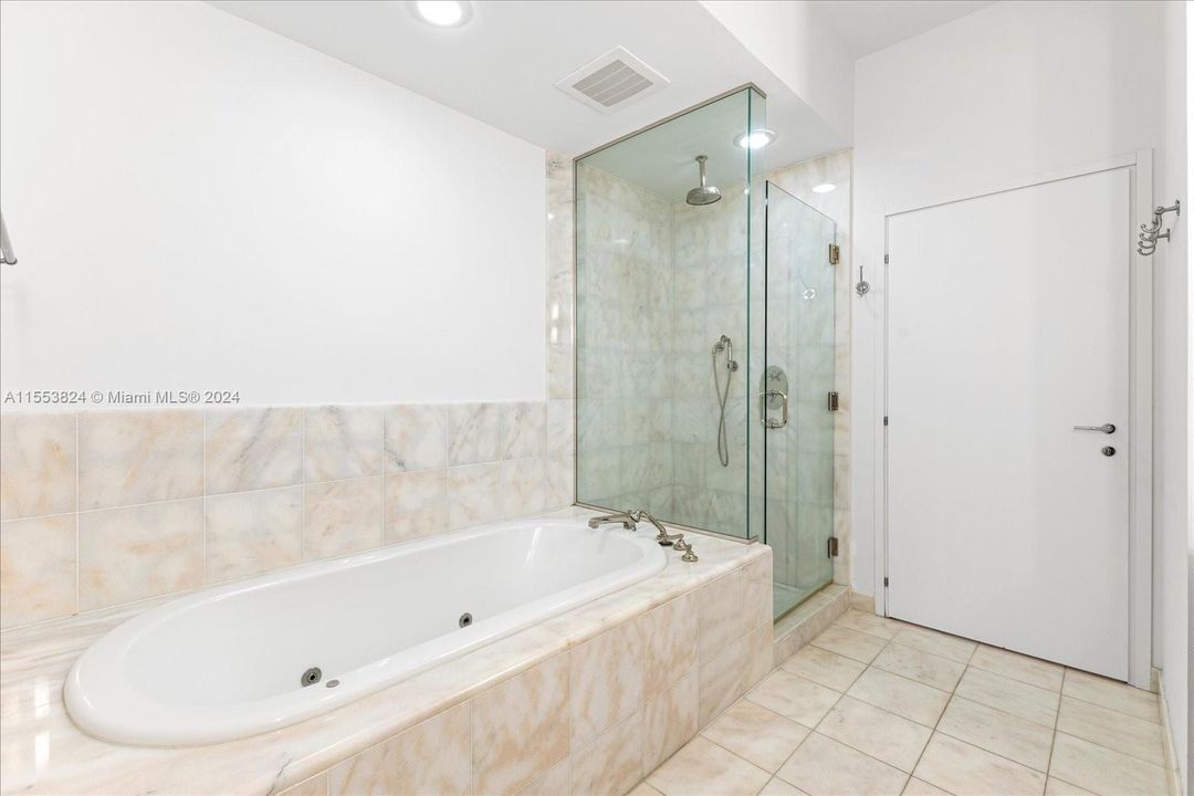 待售: $4,250,000 (2 贝兹, 2 浴室, 1443 平方英尺)