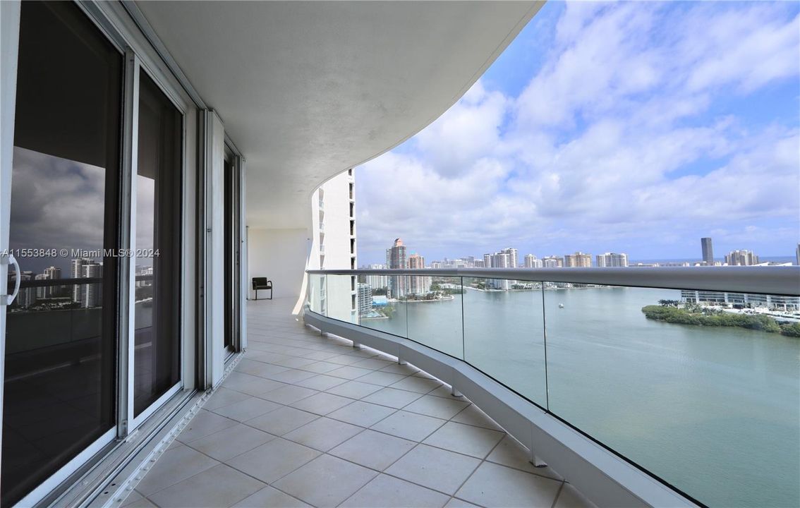Active With Contract: $1,150,000 (2 beds, 2 baths, 1750 Square Feet)