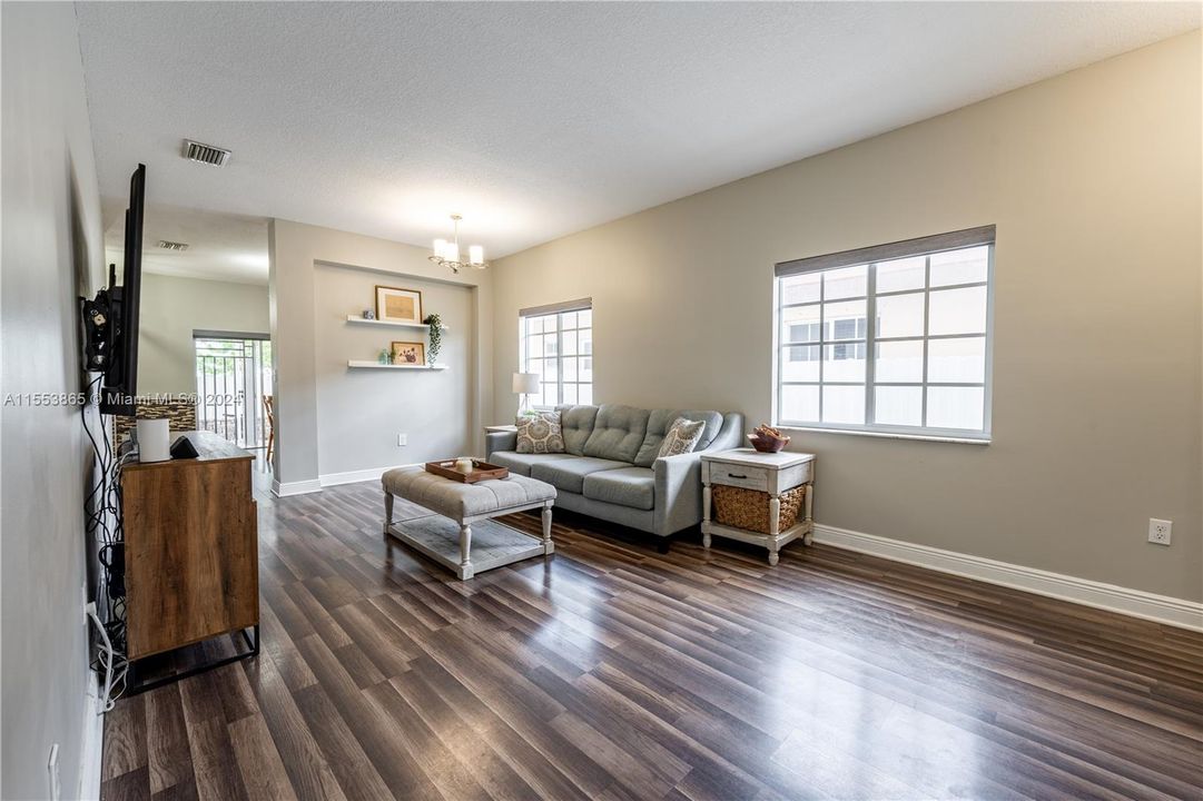 Active With Contract: $535,000 (3 beds, 2 baths, 1340 Square Feet)