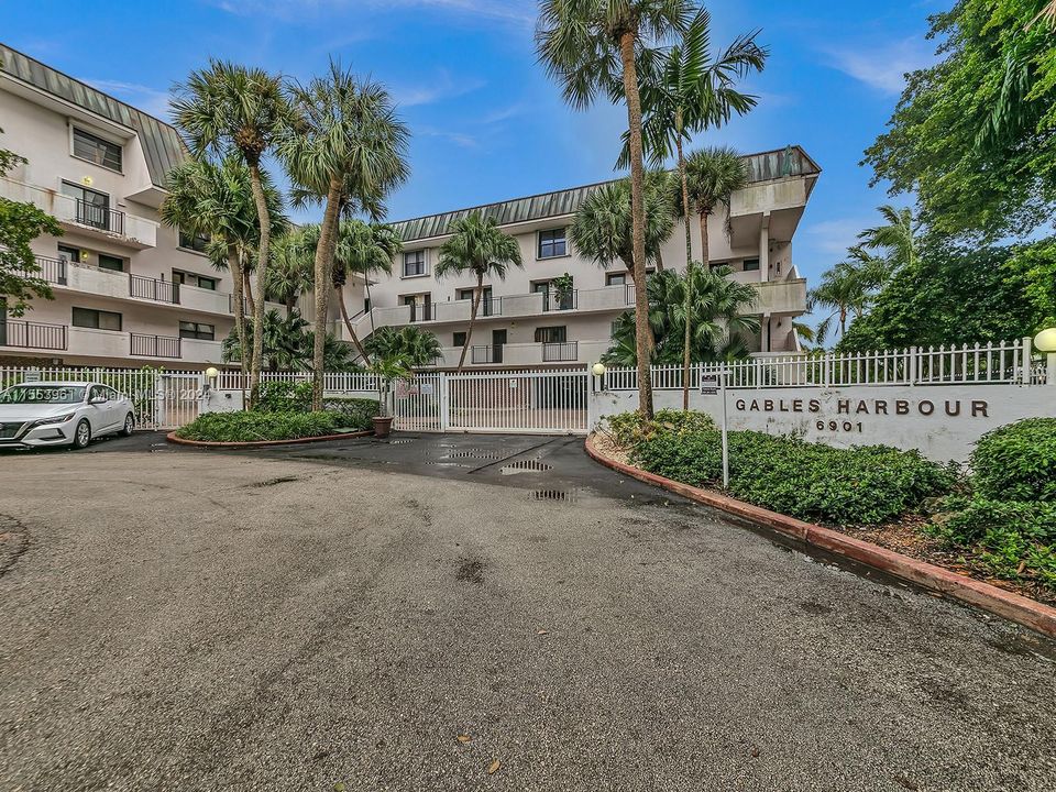 Recently Rented: $3,500 (2 beds, 2 baths, 1298 Square Feet)