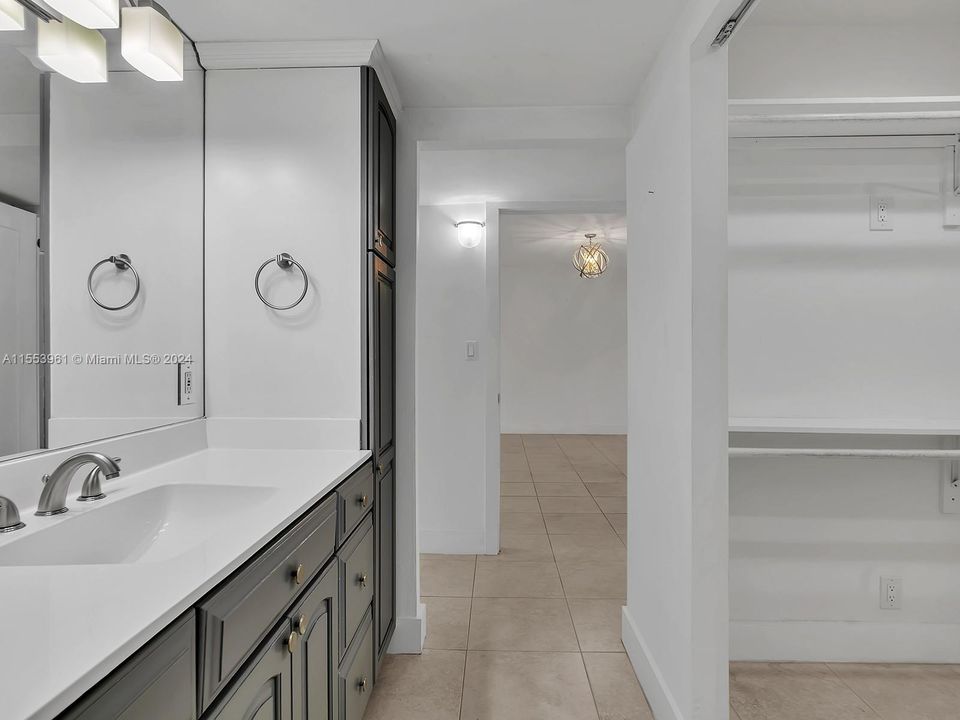 Recently Rented: $3,500 (2 beds, 2 baths, 1298 Square Feet)