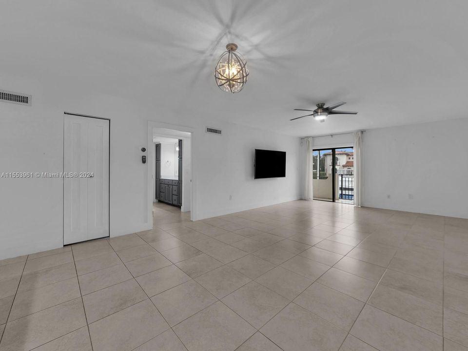 Recently Rented: $3,500 (2 beds, 2 baths, 1298 Square Feet)