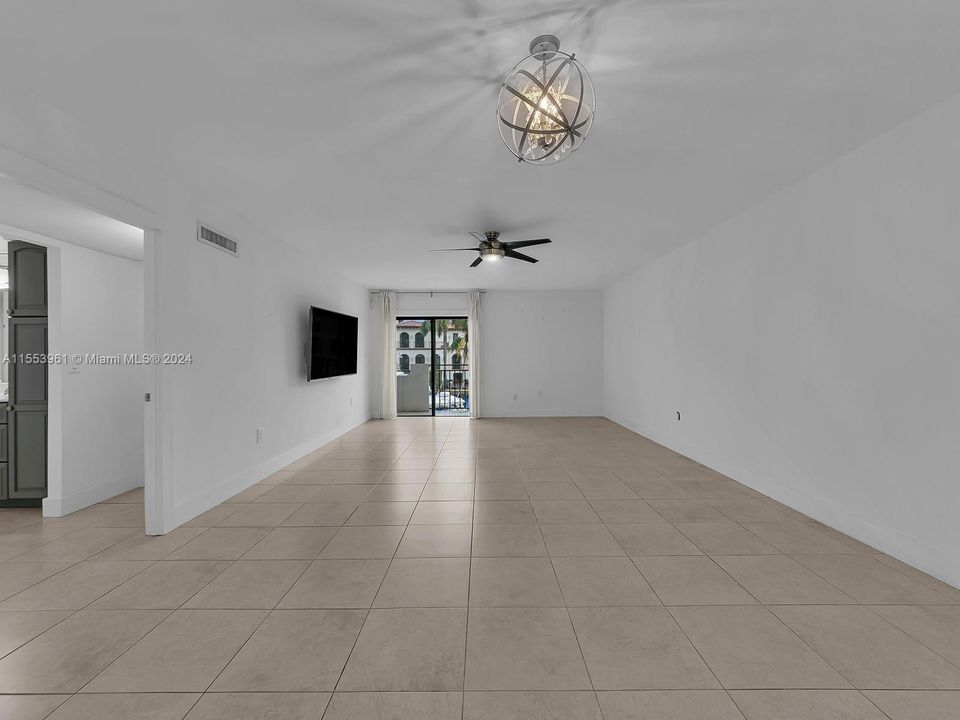 Recently Rented: $3,500 (2 beds, 2 baths, 1298 Square Feet)