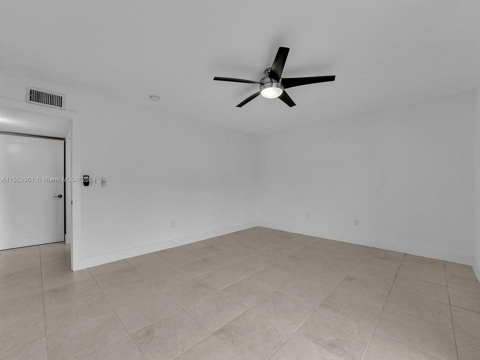 Recently Rented: $3,500 (2 beds, 2 baths, 1298 Square Feet)