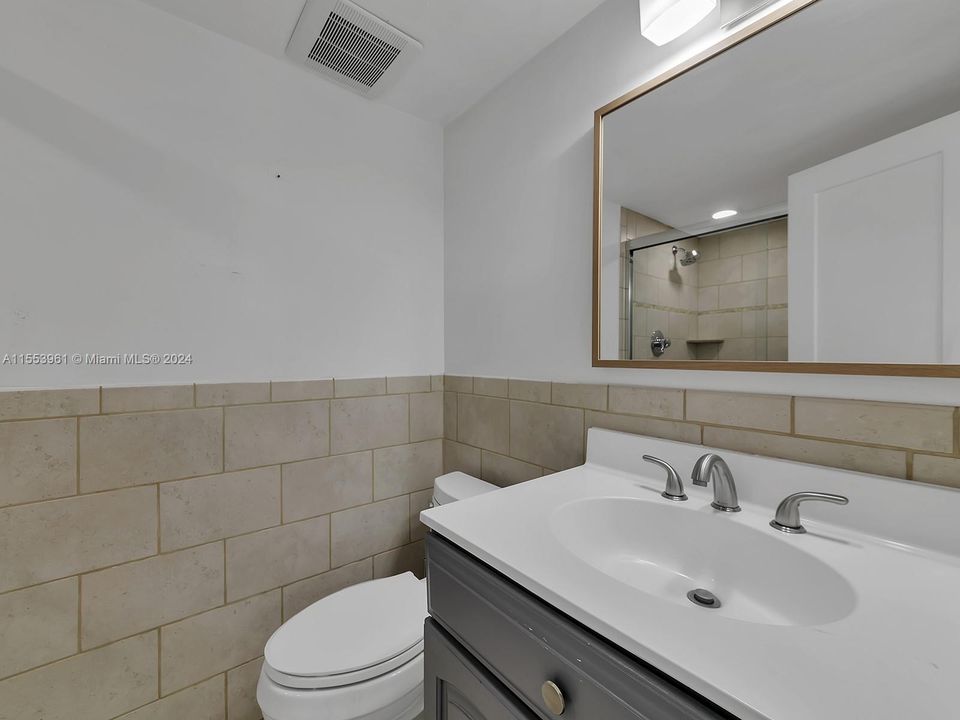 2nd Bathroom
