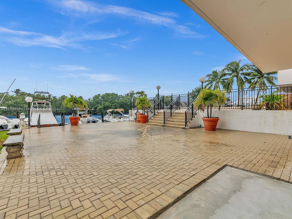 Recently Rented: $3,500 (2 beds, 2 baths, 1298 Square Feet)