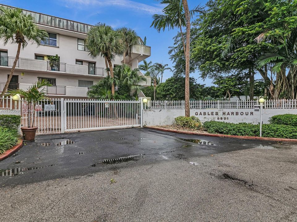 Recently Rented: $3,500 (2 beds, 2 baths, 1298 Square Feet)